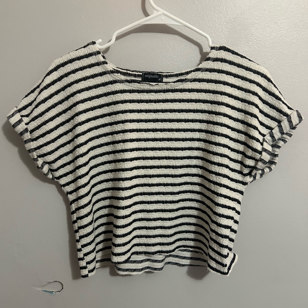 originality black and white striped top